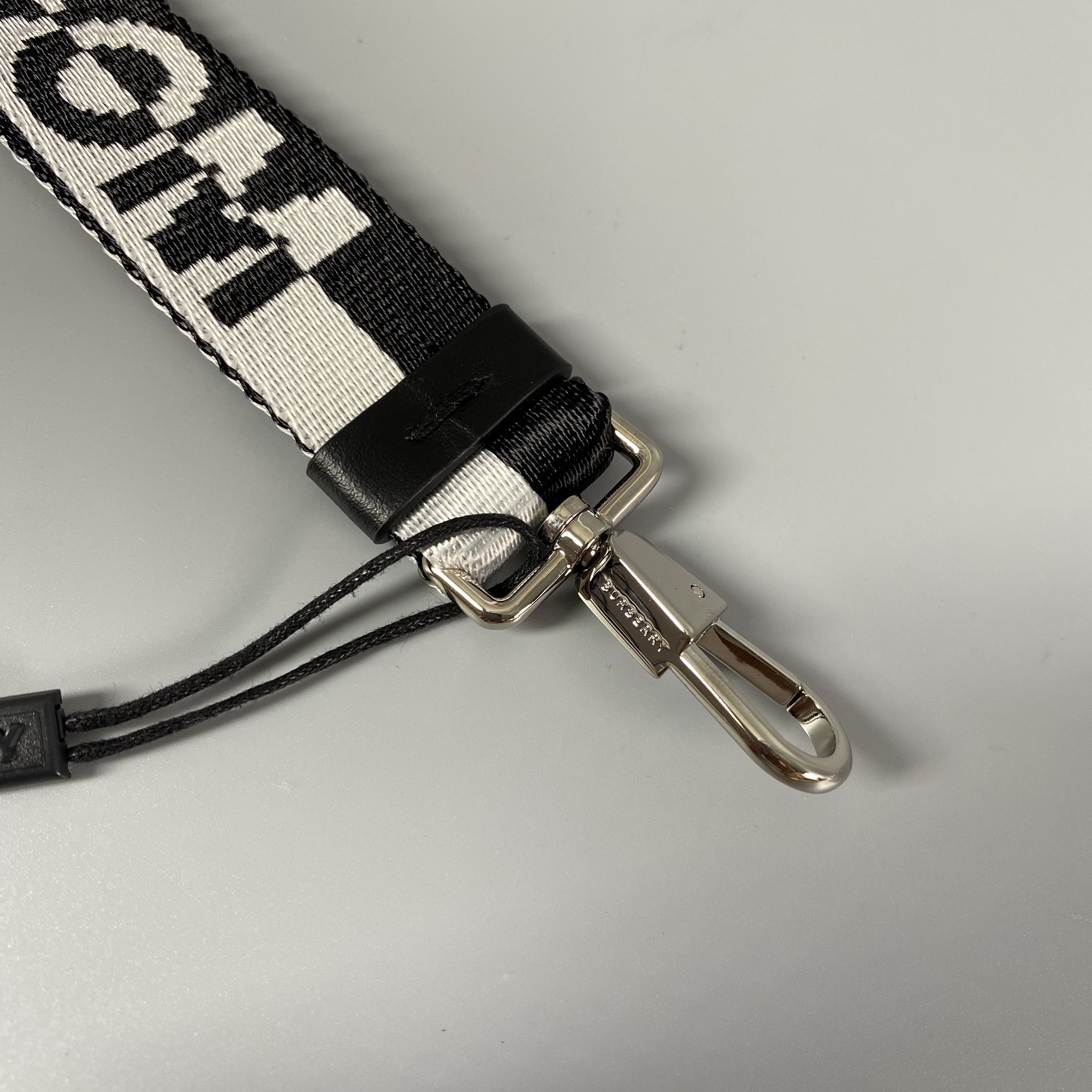 BURBERRY 8025490 BLACK