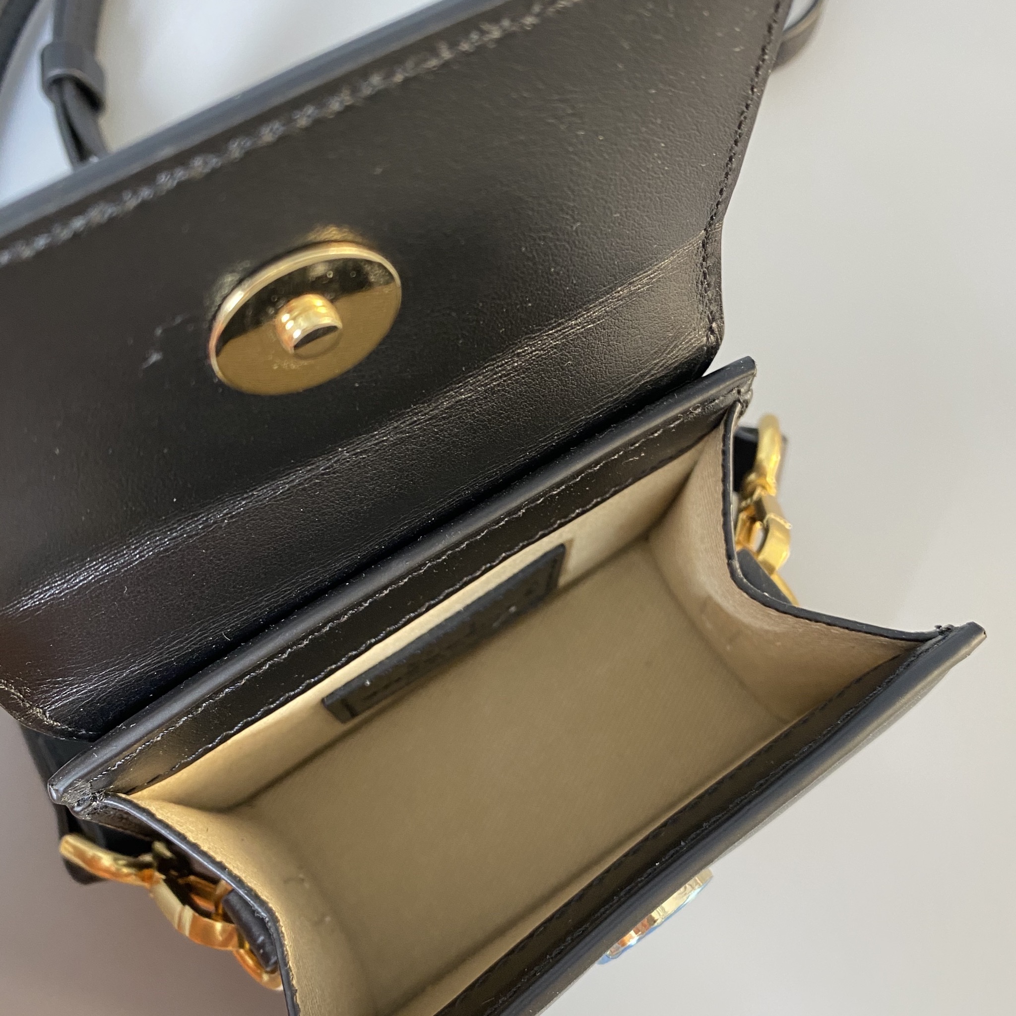 JACQUEMUS 203BA01203 300990