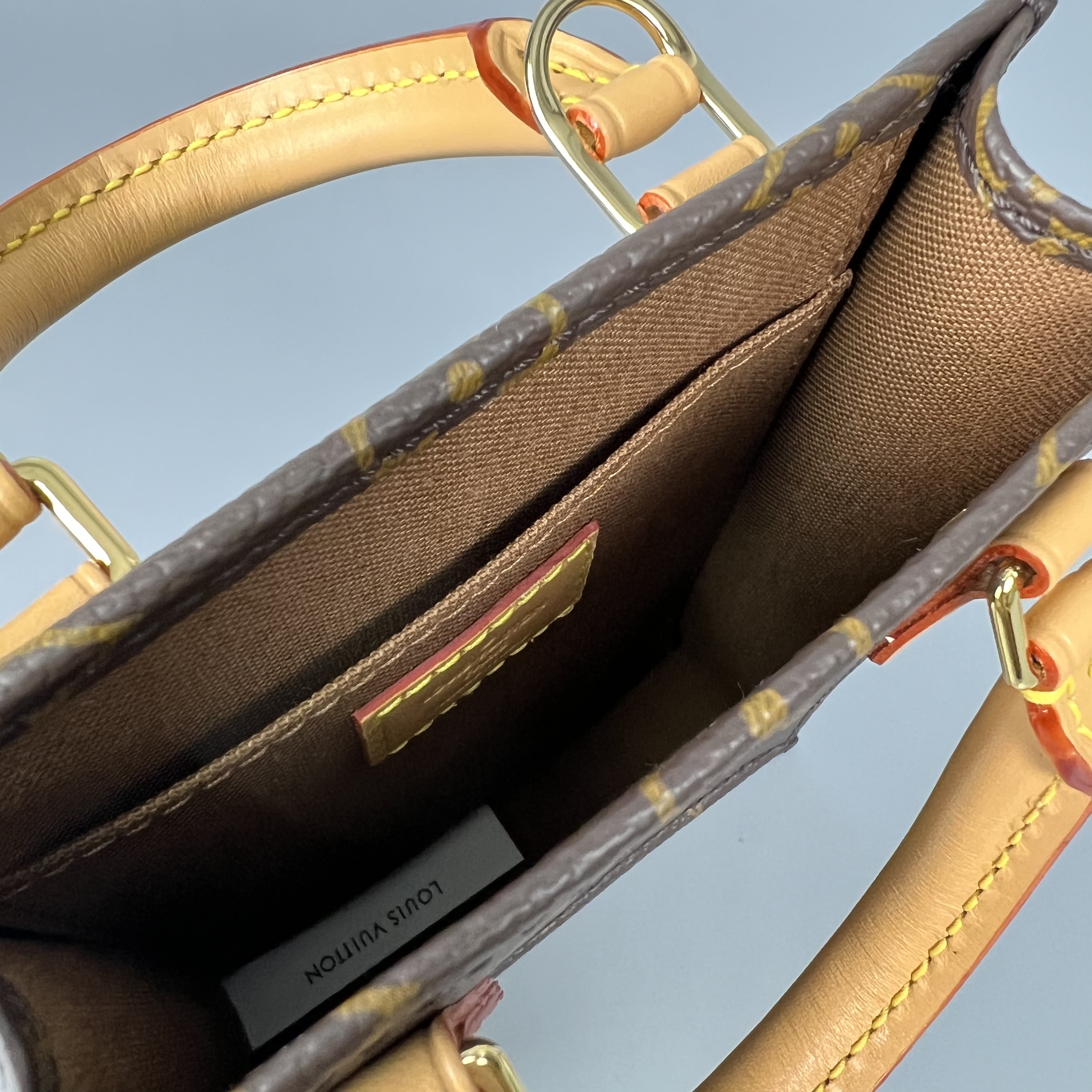 LOUIS VUITTON M81295