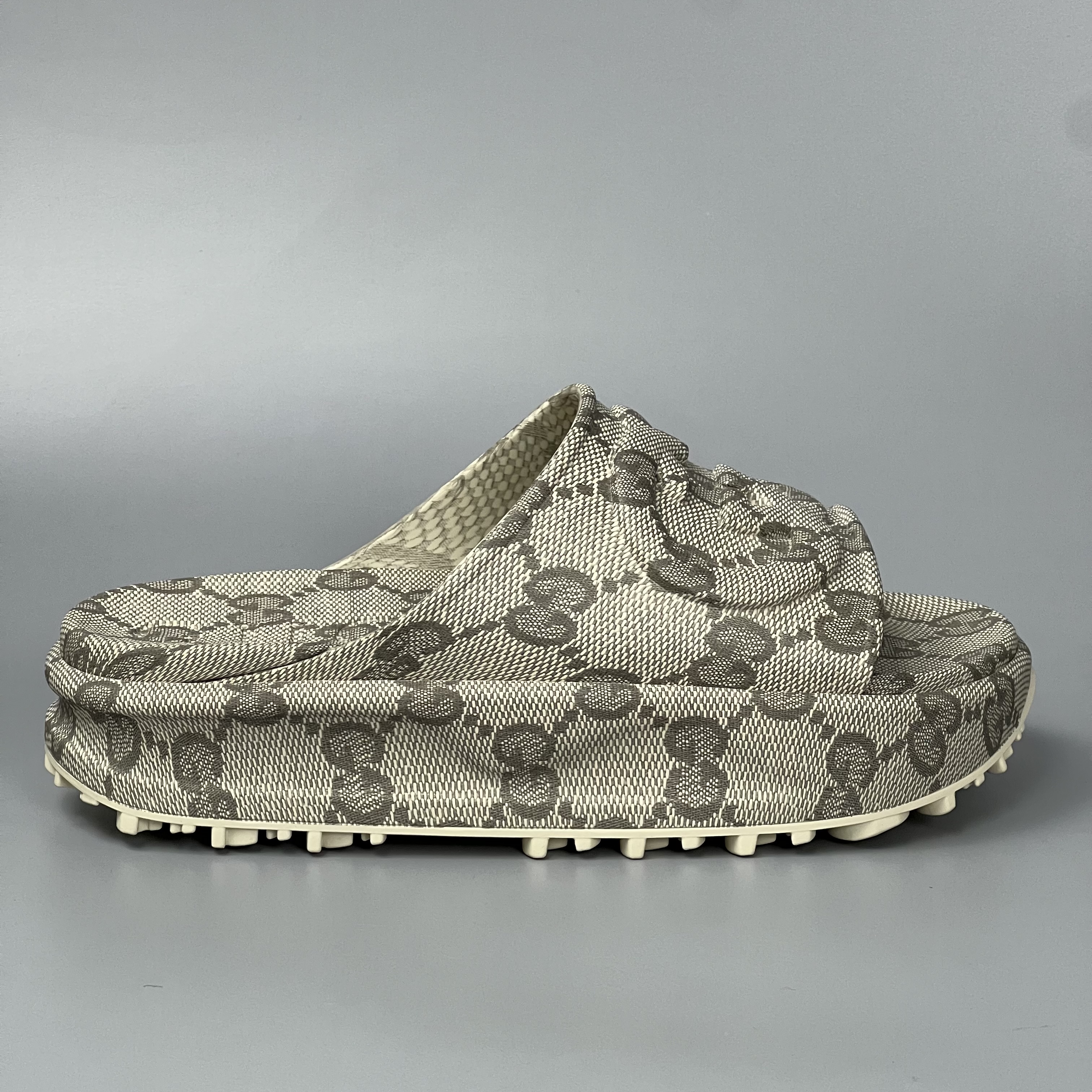 GUCCI 725535 JAAC6 9742