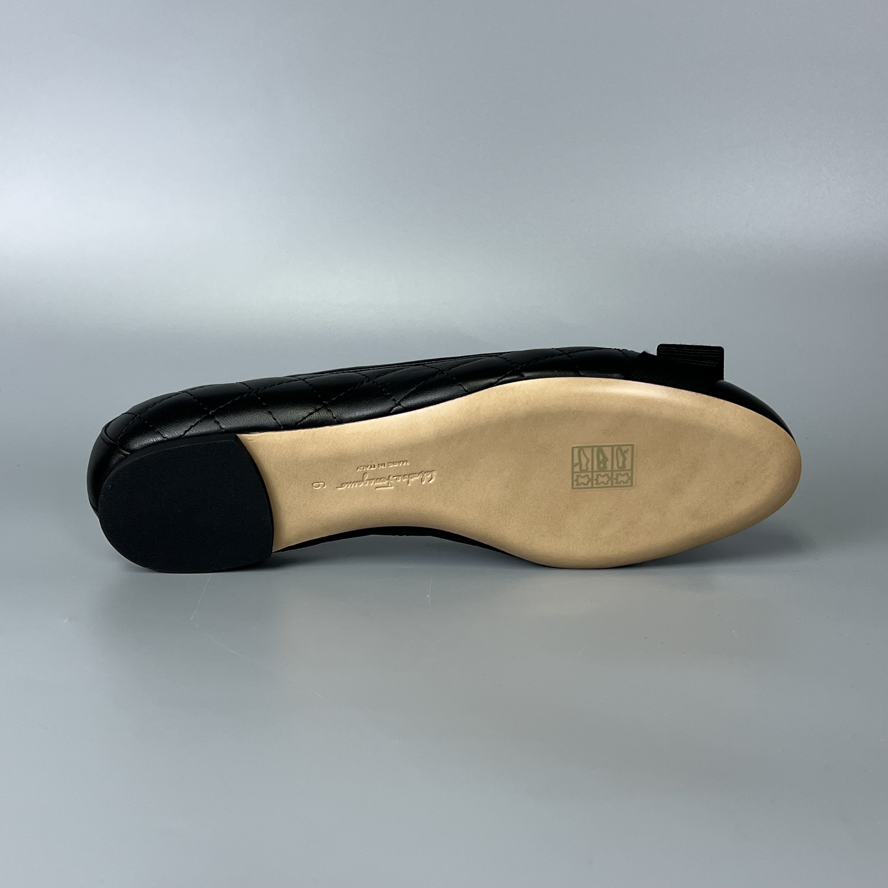 Salvatore Ferragamo 672100 01M831 - IT