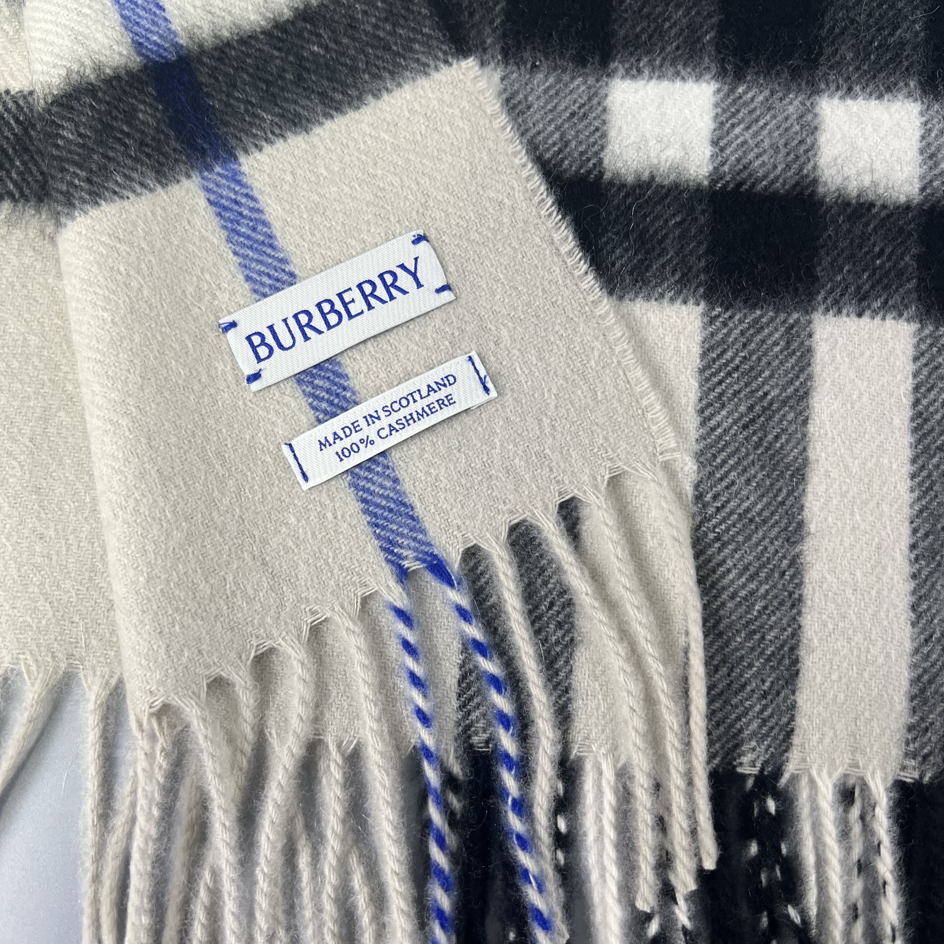 BURBERRY 8085927 A3888