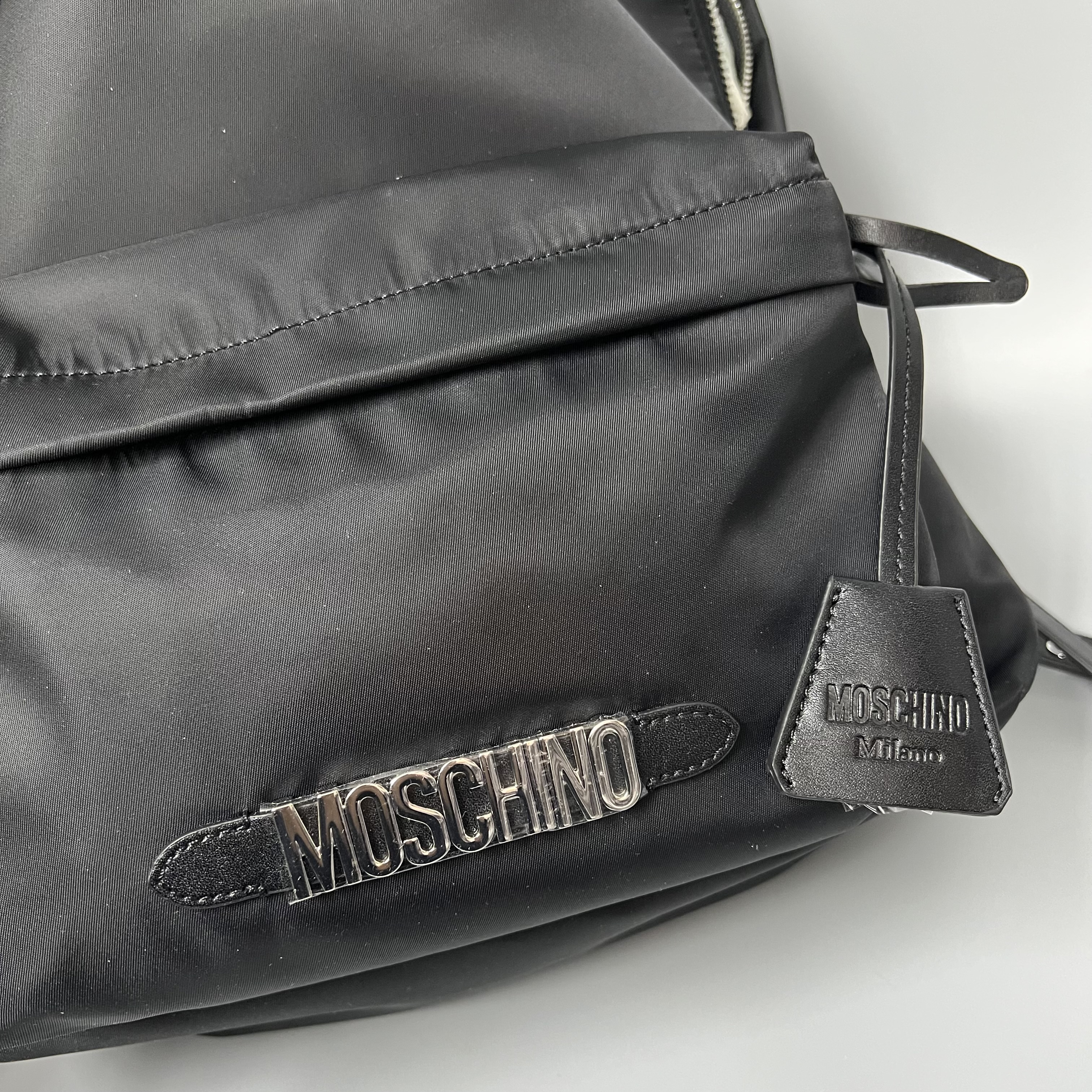 Moschino 7605 8202 2555