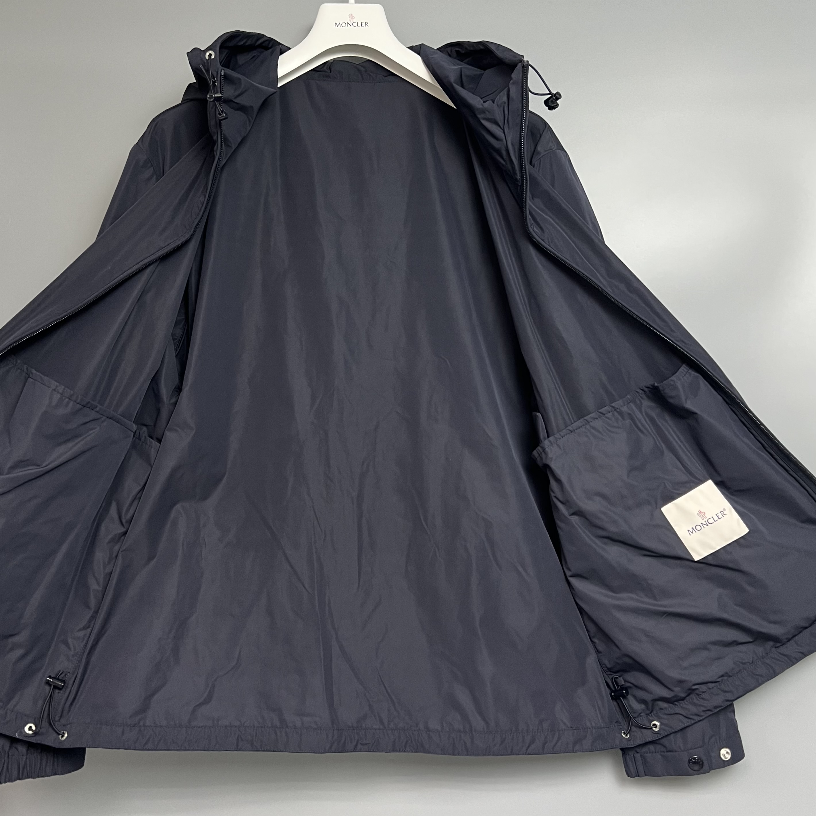 Moncler L1091 1A00155 59876 74S
