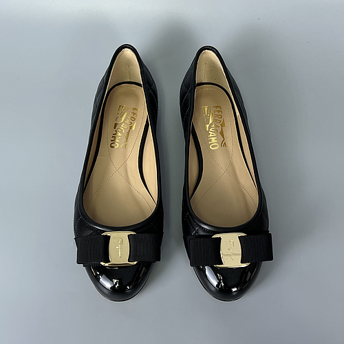 Salvatore Ferragamo 672100 01M831 - IT