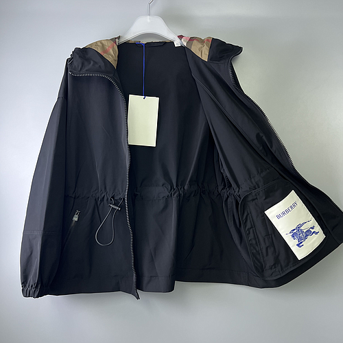 BURBERRY 8113654